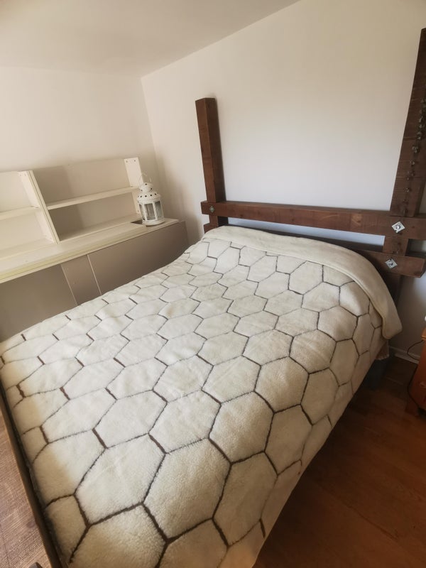 Room Bream Close in Greater London