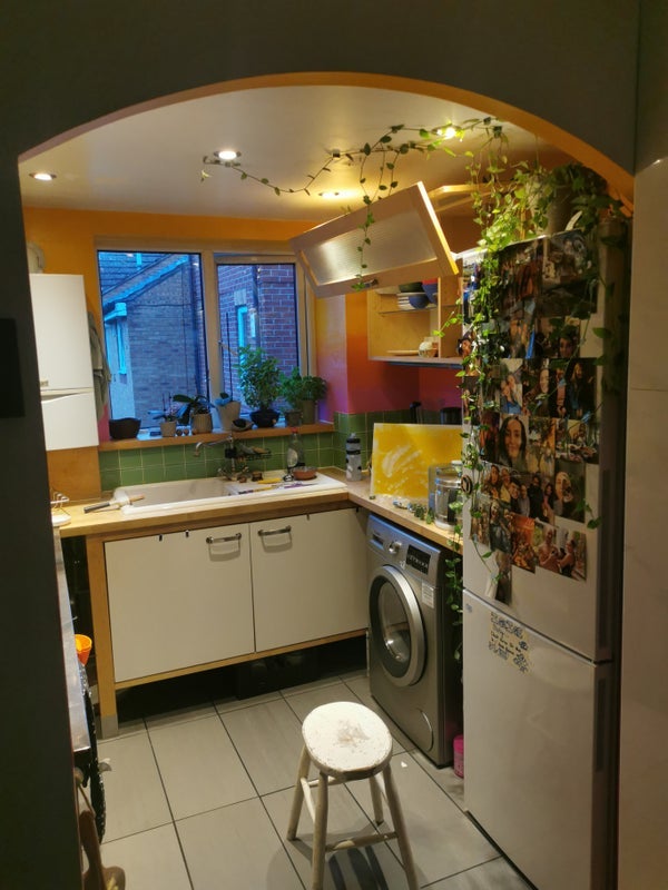 Room Bream Close in Greater London