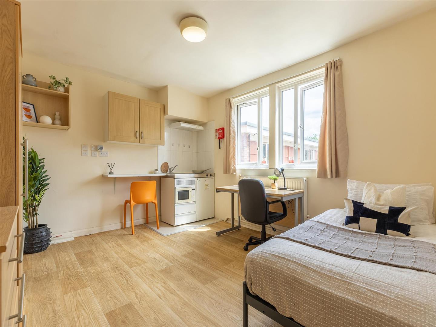 Room Flodden Road in Greater London