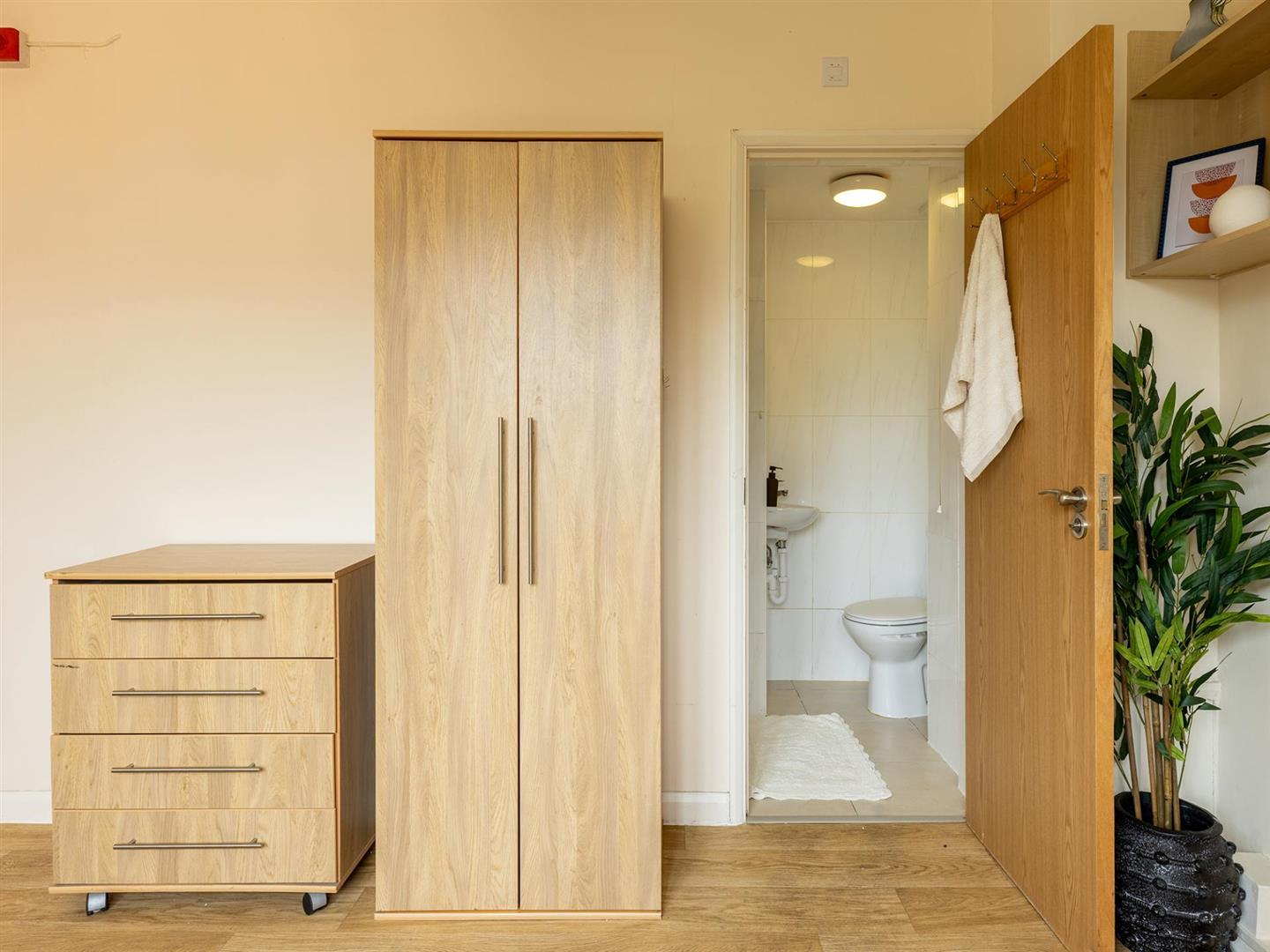 Room Flodden Road in Greater London