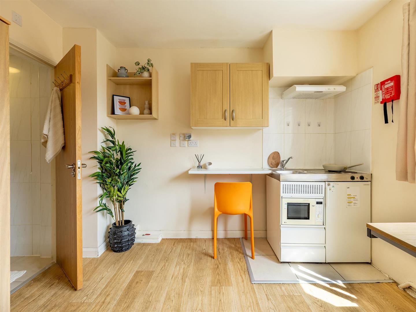 Room Flodden Road in Greater London