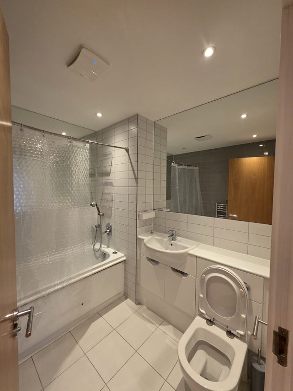 Room Hallsville Road in Greater London
