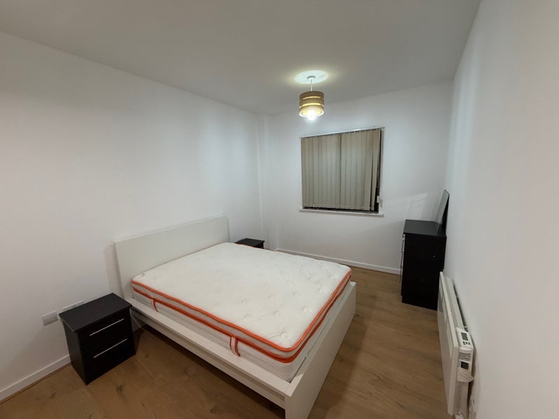 Room Hallsville Road in Greater London