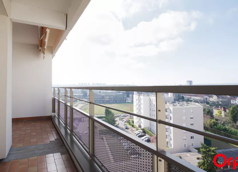 Appartement Rue Ernest Renan à Vénissieux