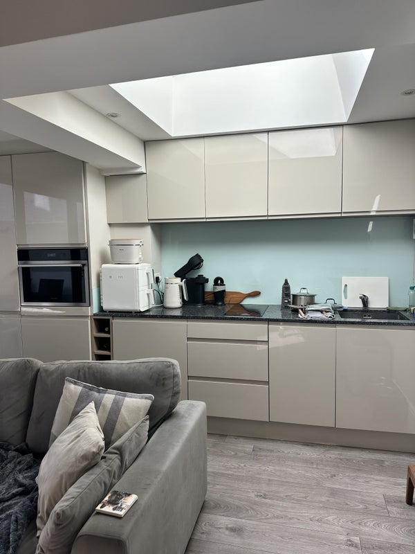 Flat Lurline Gardens in Greater London