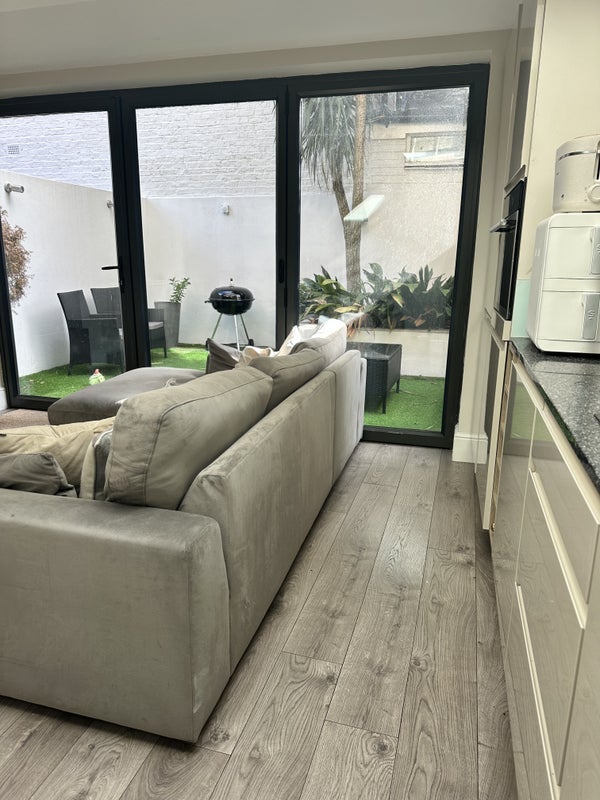 Flat Lurline Gardens in Greater London