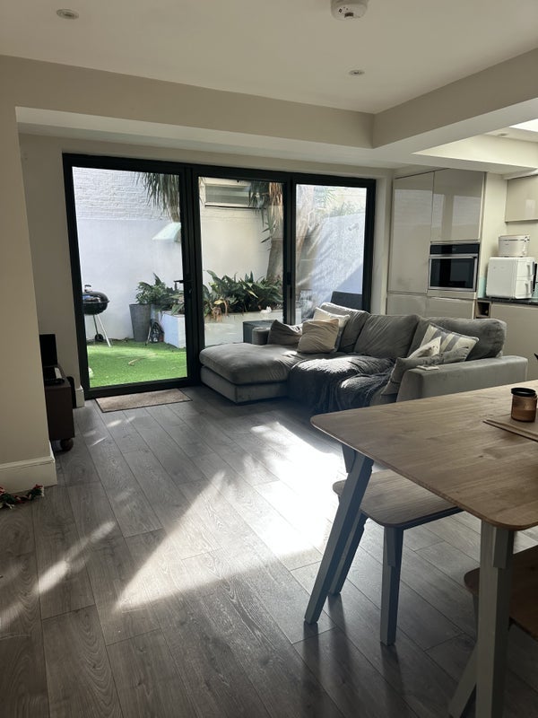 Flat Lurline Gardens in Greater London