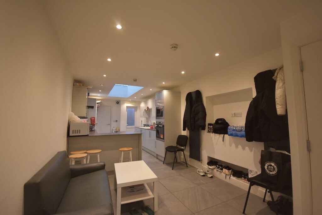 Room Marlborough Road in Coventry