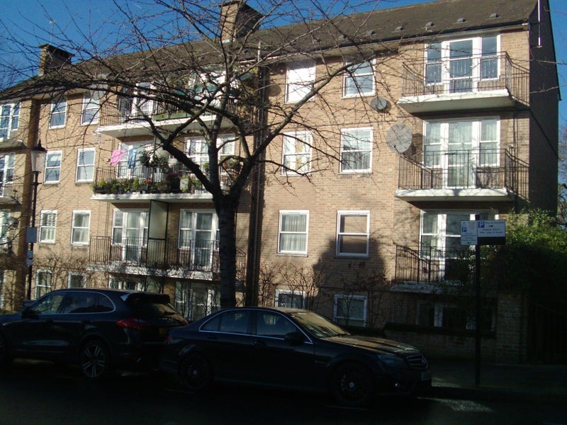 Flat Clarendon Road in Greater London