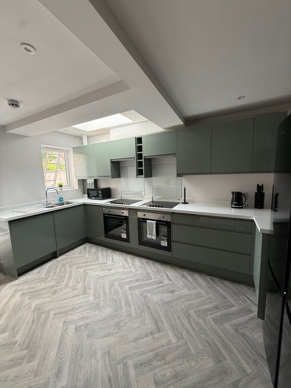 Room Emerson Close in Poole