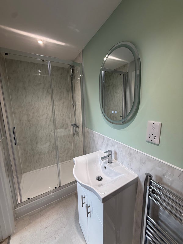 Room Emerson Close in Poole