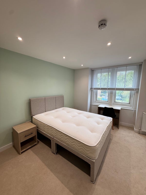 Room Emerson Close in Poole
