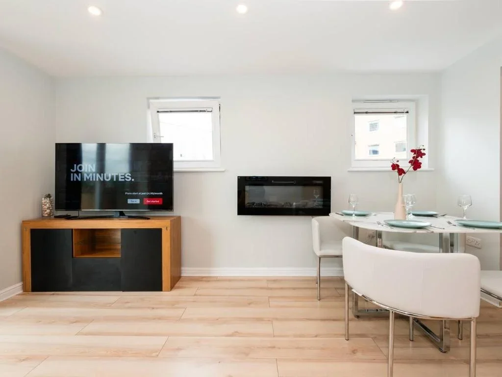 Flat Bedfont Lane in Greater London