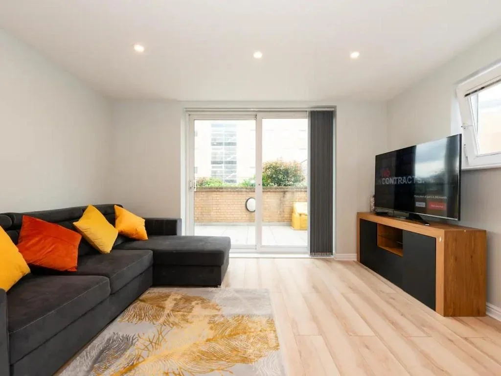 Flat Bedfont Lane in Greater London