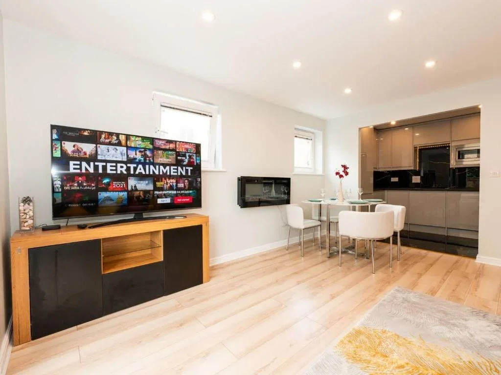 Flat Bedfont Lane in Greater London