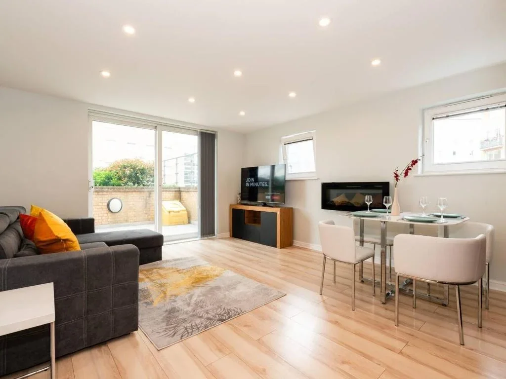 Flat Bedfont Lane in Greater London