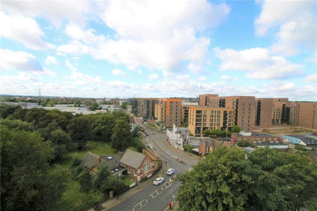 Flat Blackshaw Road in Greater London