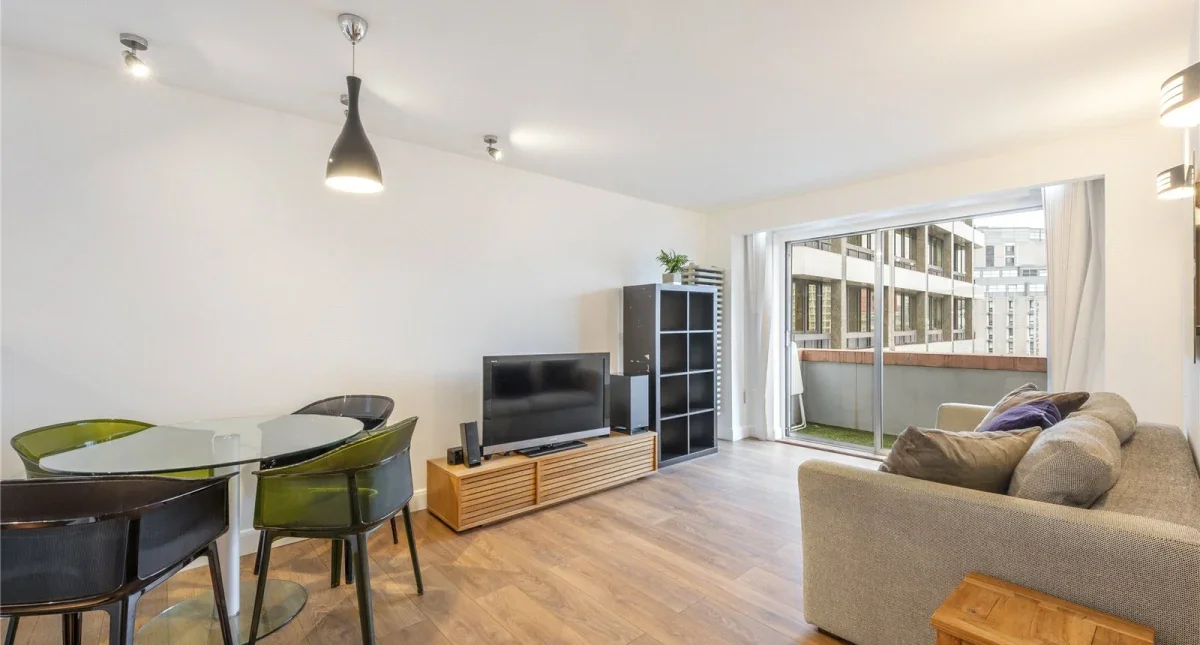 Flat Gresse Street in City of Westminster