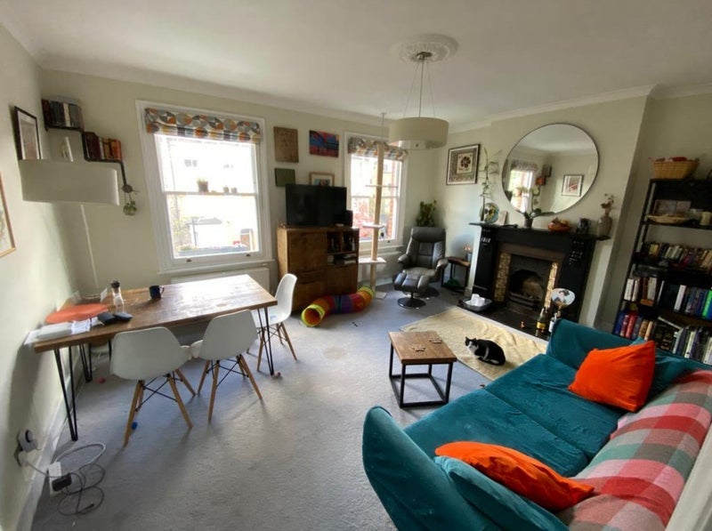 Flat Oakford Road in Greater London