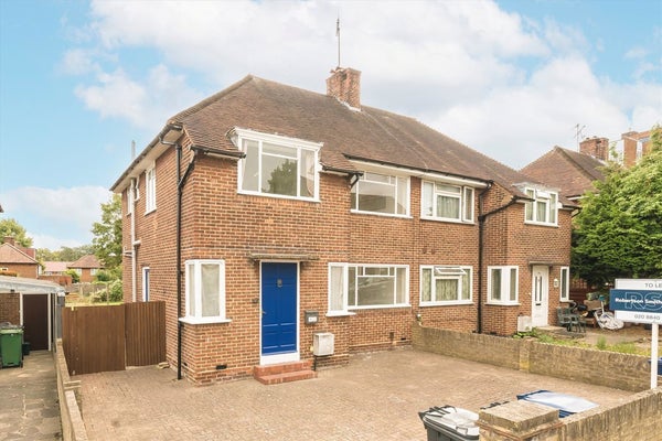House Greenford Avenue in London
