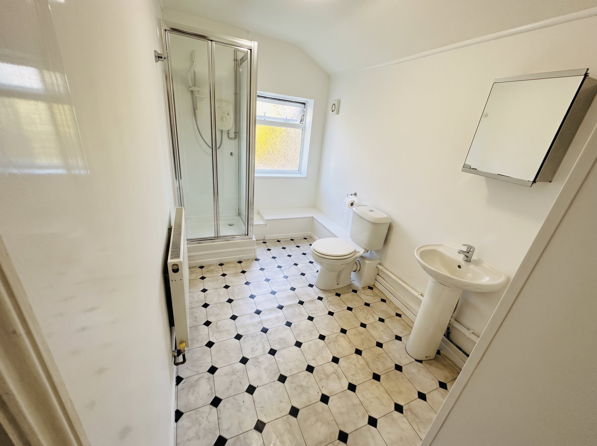 Room Tiverton Road in Birmingham