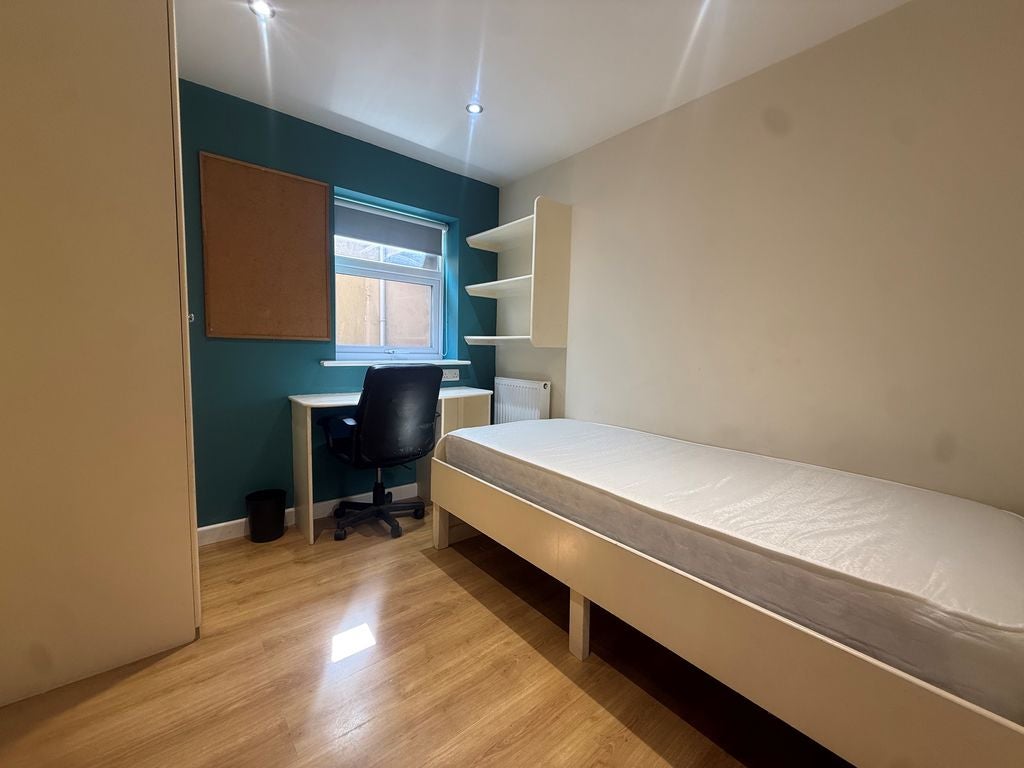 Room Spitalfield Lane in Chichester