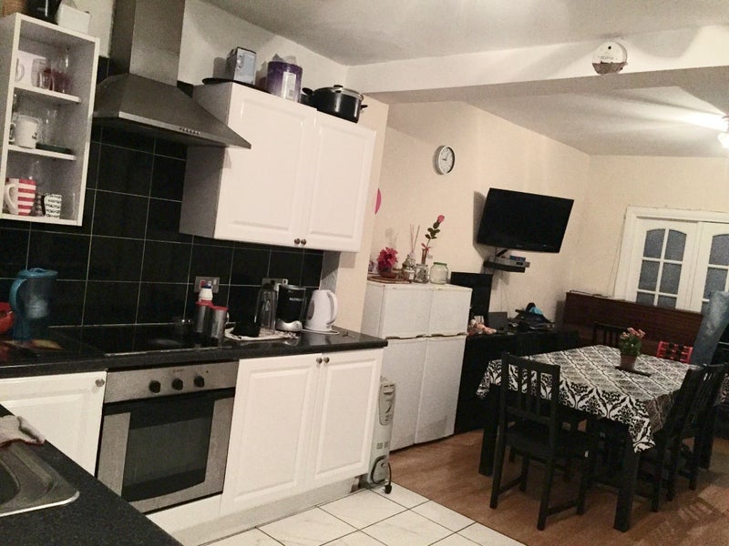 Room Mafeking Road in Greater London