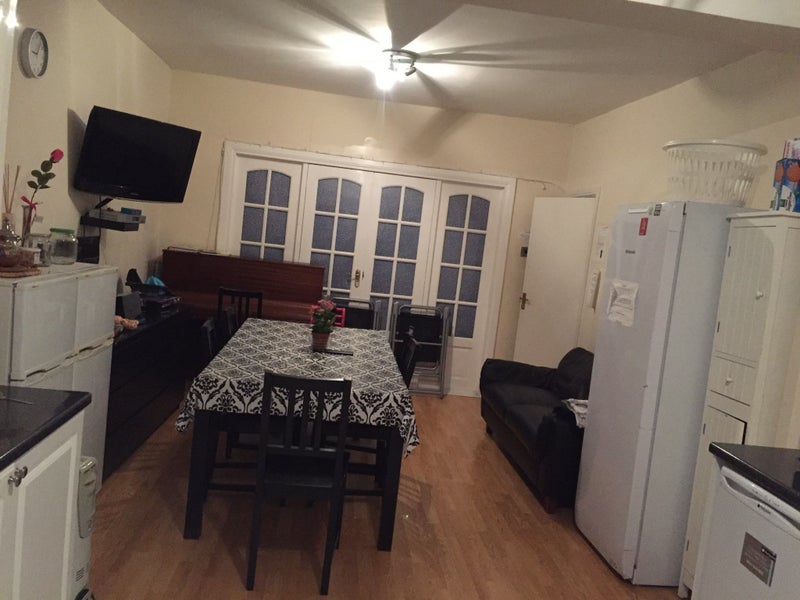 Room Mafeking Road in Greater London