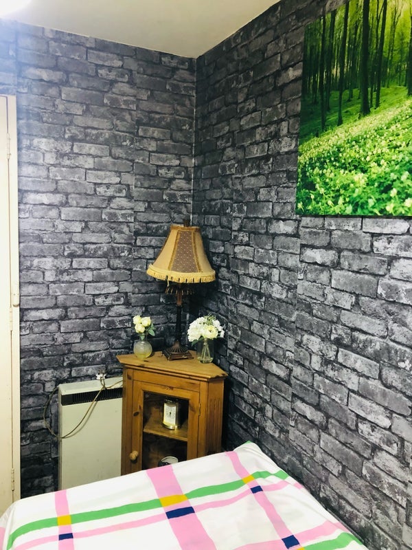 Room Carnarvon Road in Greater London