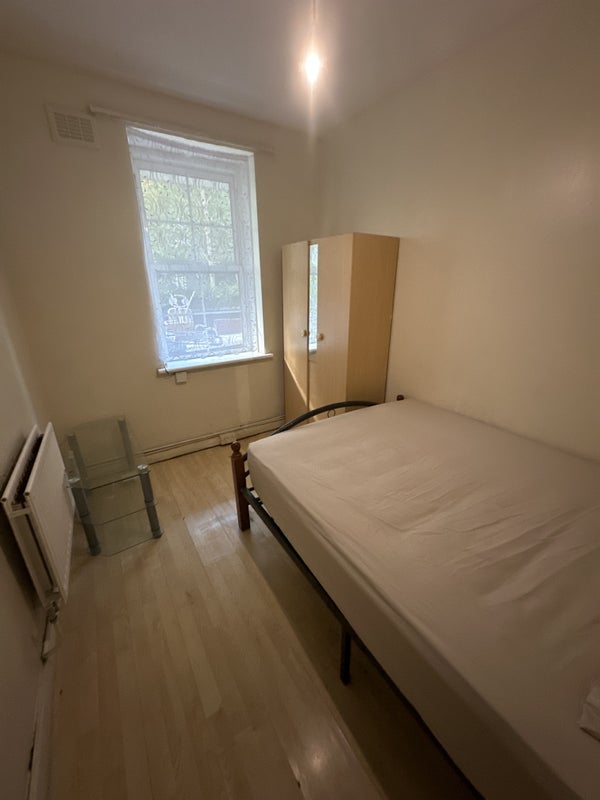 Room Spa Road in Greater London