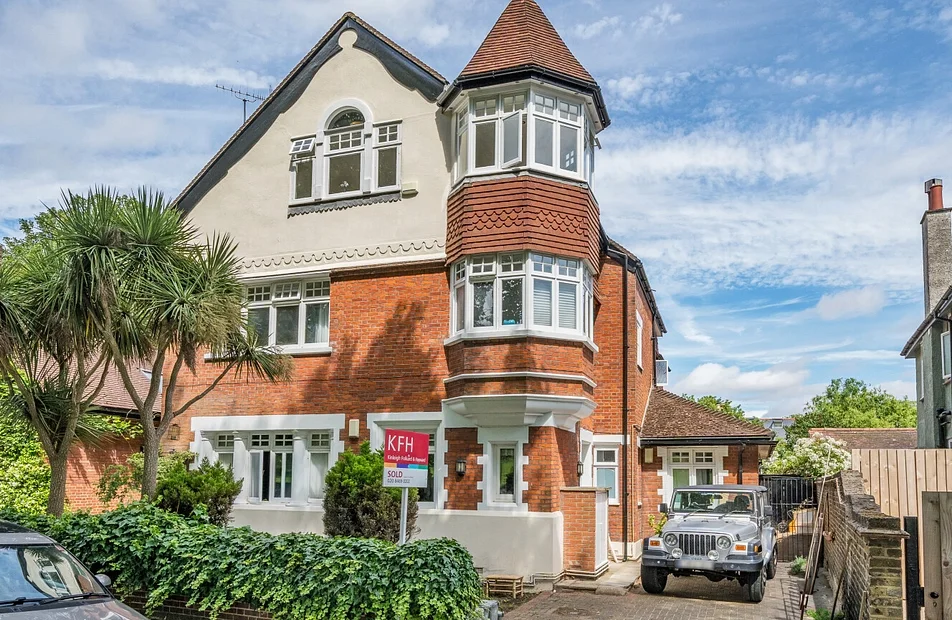 Flat Hilly Fields Crescent in Greater London