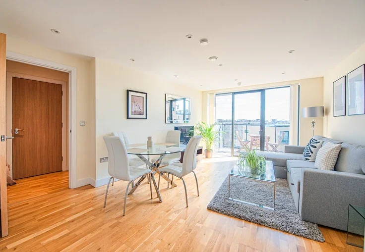 Flat Maltby Street in Greater London