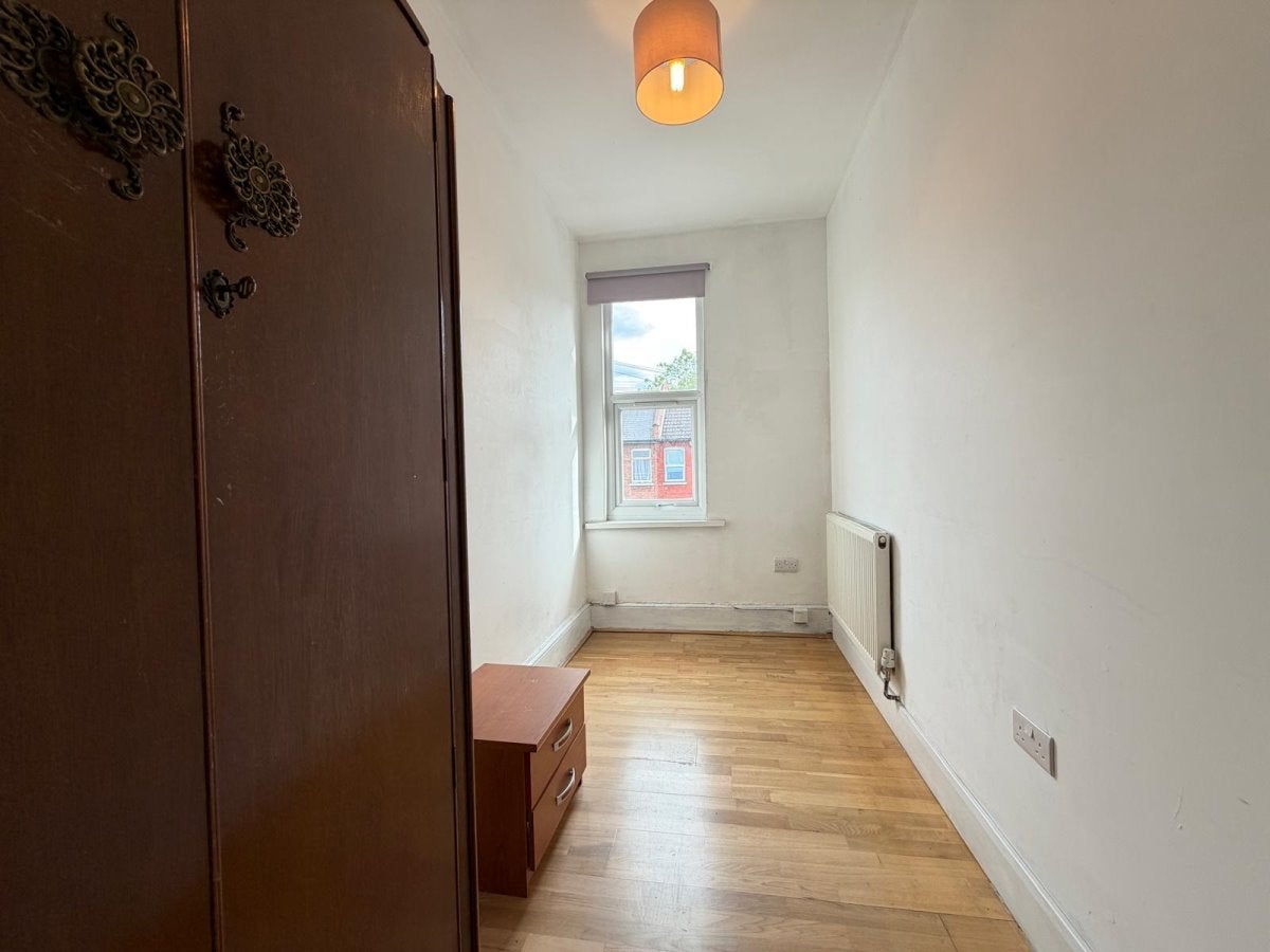 Flat Rosslyn Crescent in London