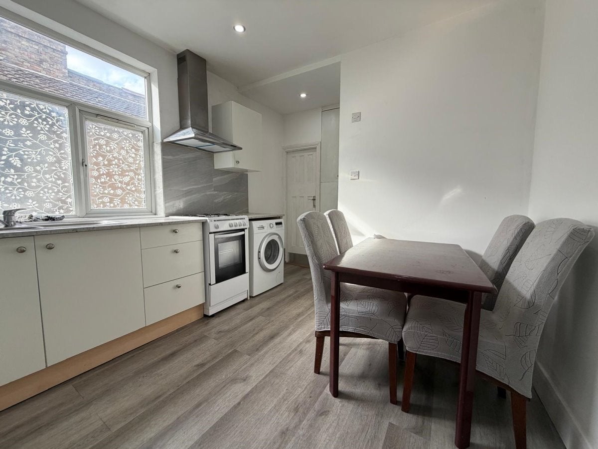 Flat Rosslyn Crescent in London