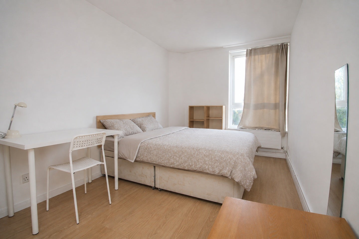 Room Kildare Walk in Greater London
