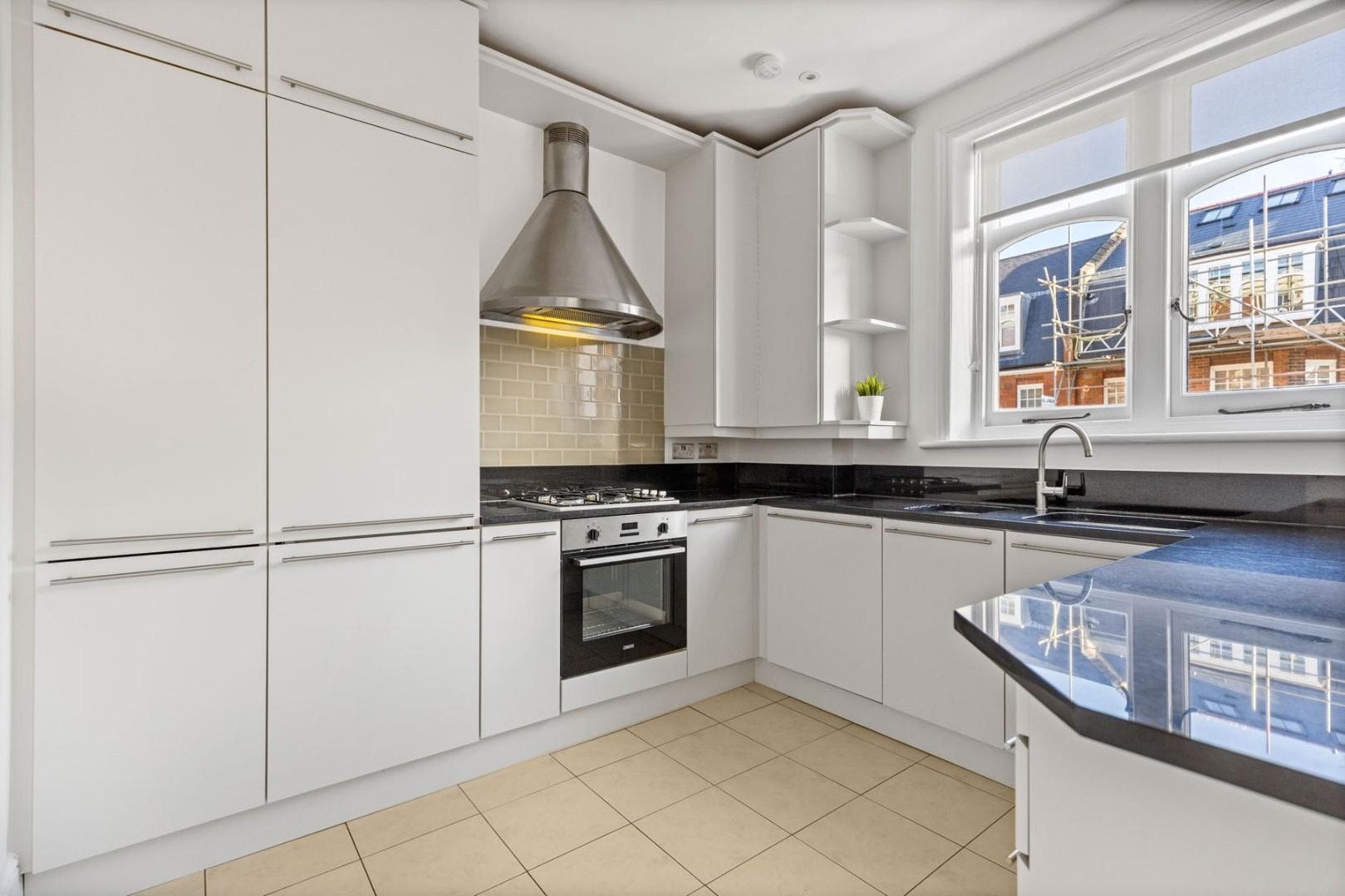Flat Glenmore Road in Greater London