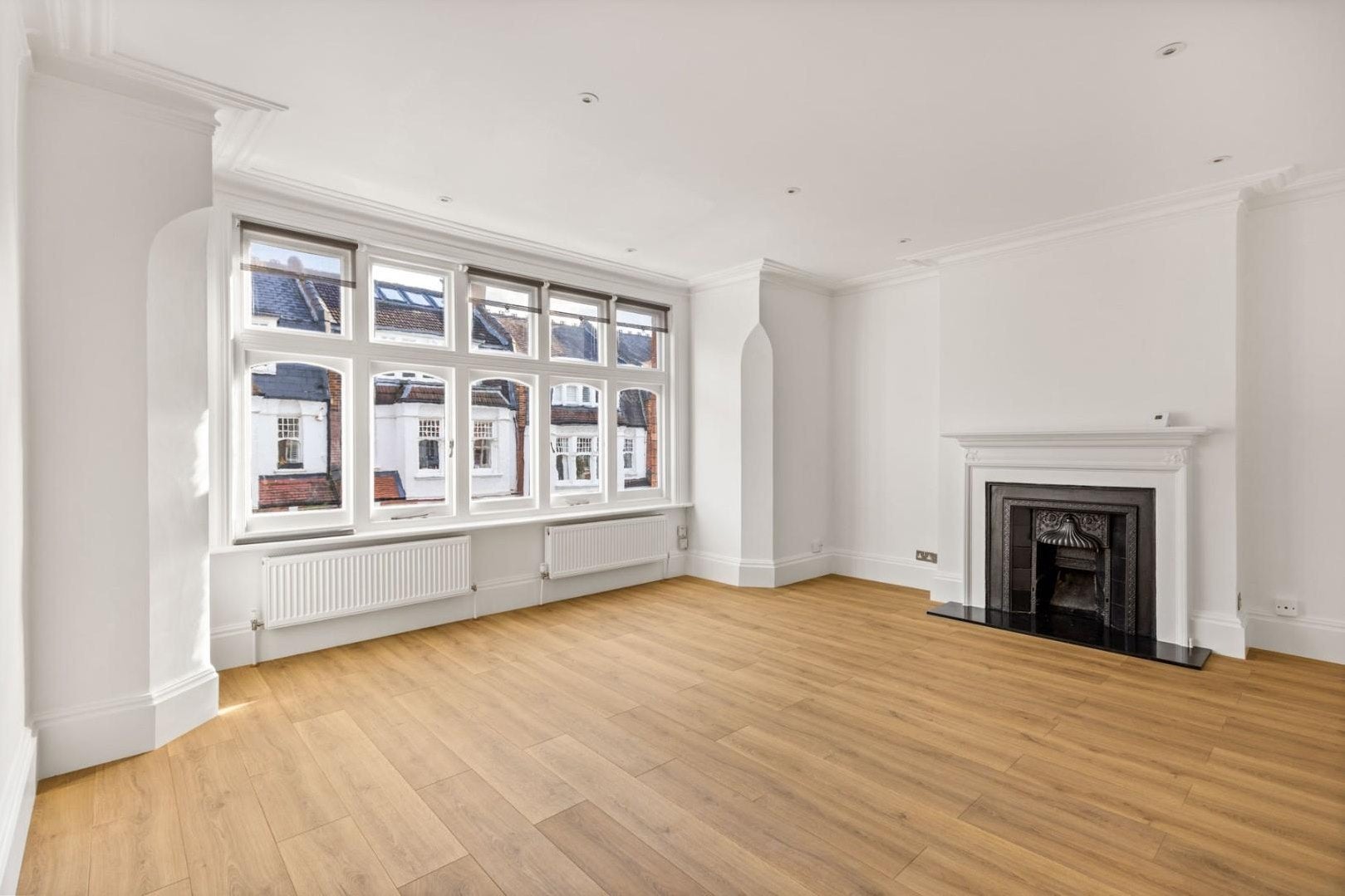 Flat Glenmore Road in Greater London