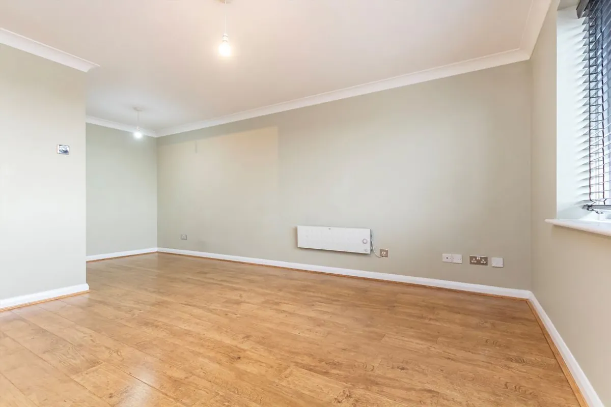 Flat Sopwith Way in Greater London