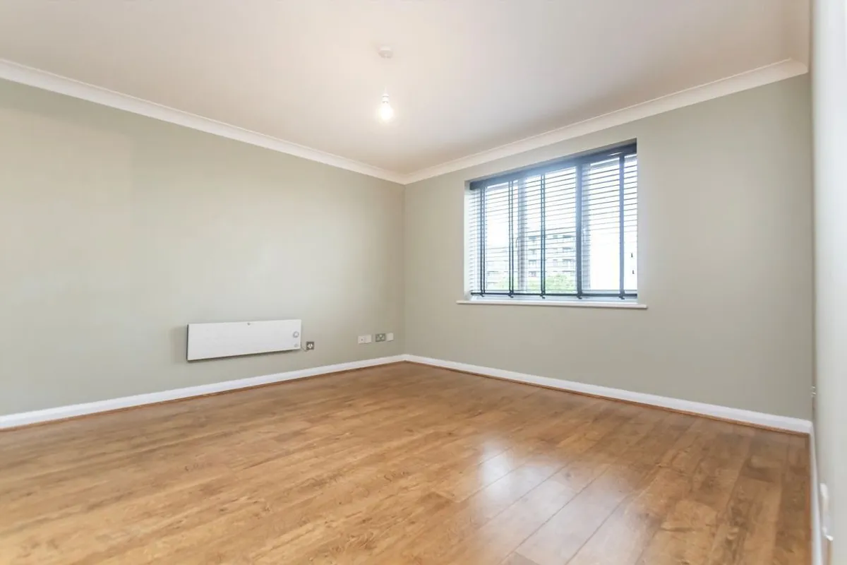 Flat Sopwith Way in Greater London