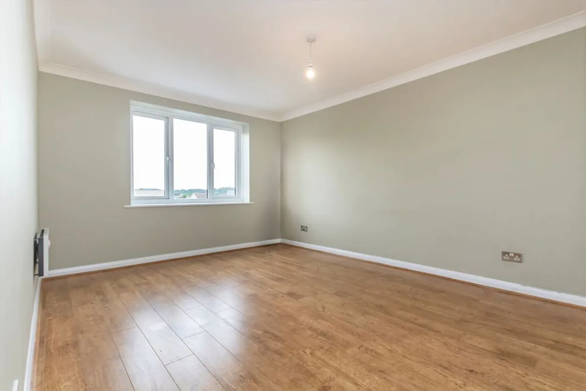 Flat Sopwith Way in Greater London