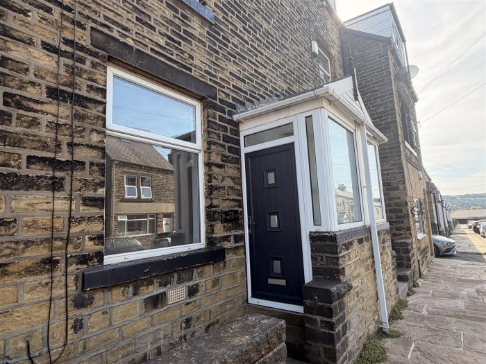 House Woodside Place in Calderdale