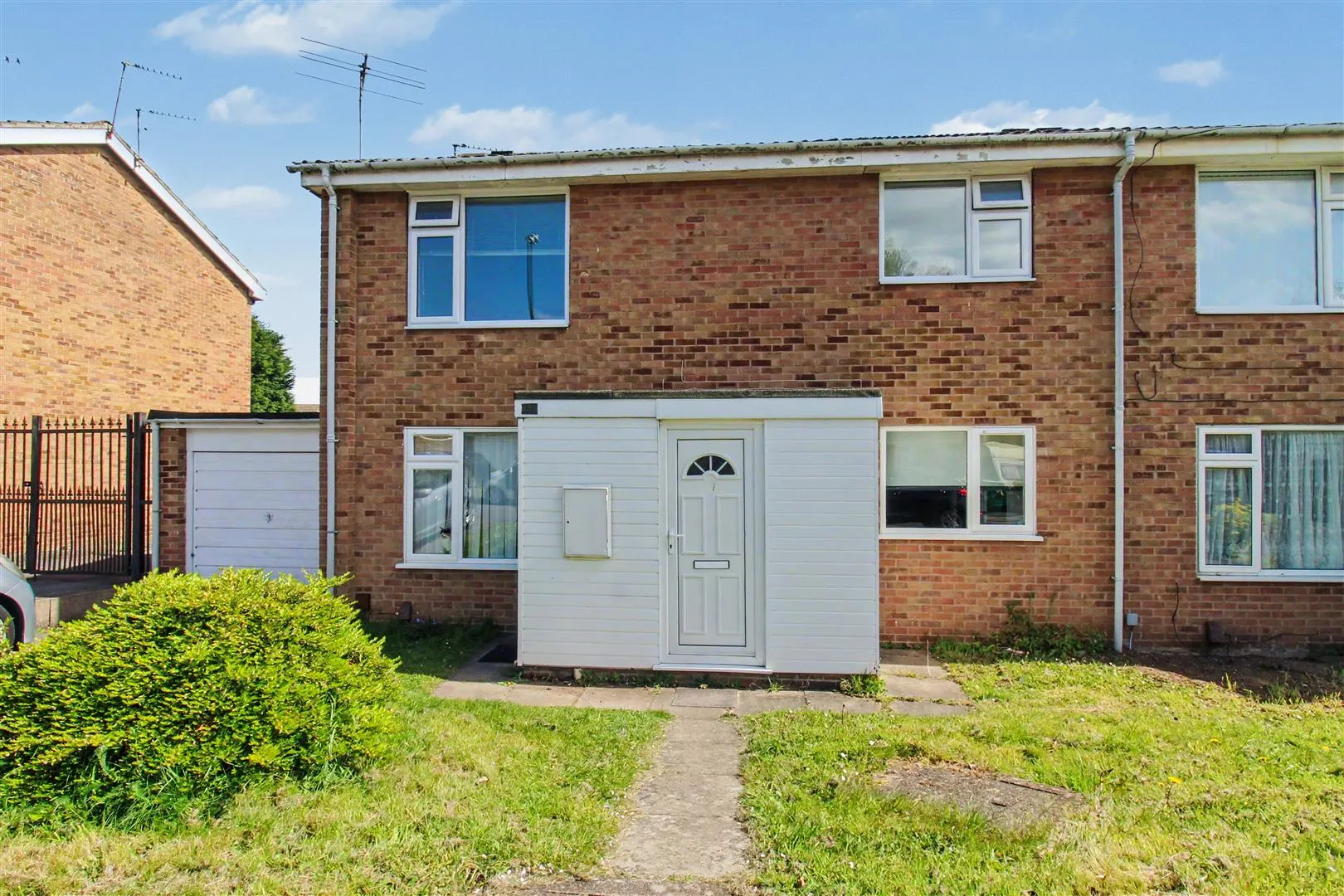 Flat Staindale Drive in Nottingham