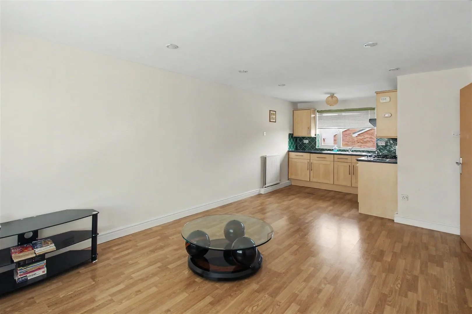 Flat Staindale Drive in Nottingham
