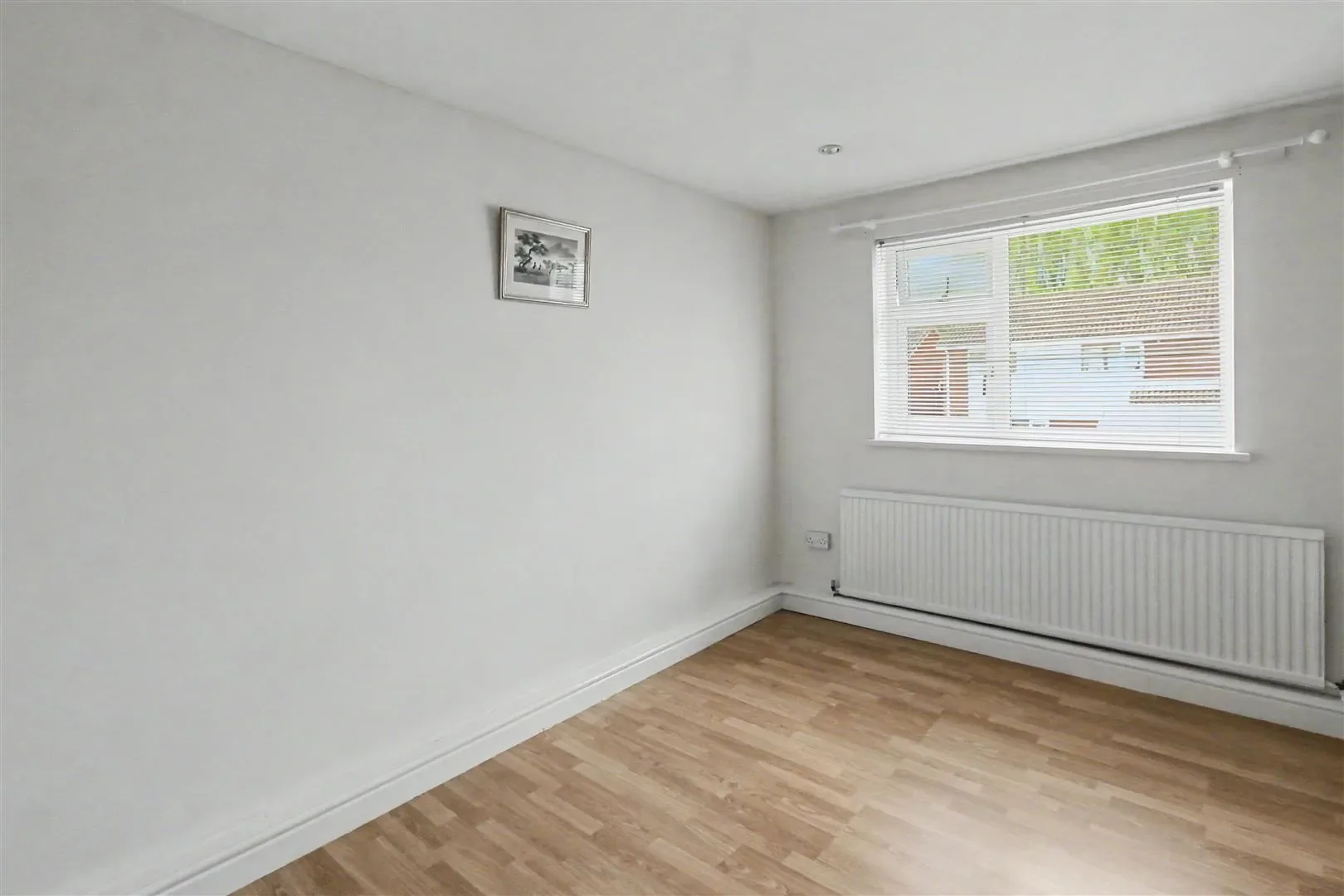 Flat Staindale Drive in Nottingham