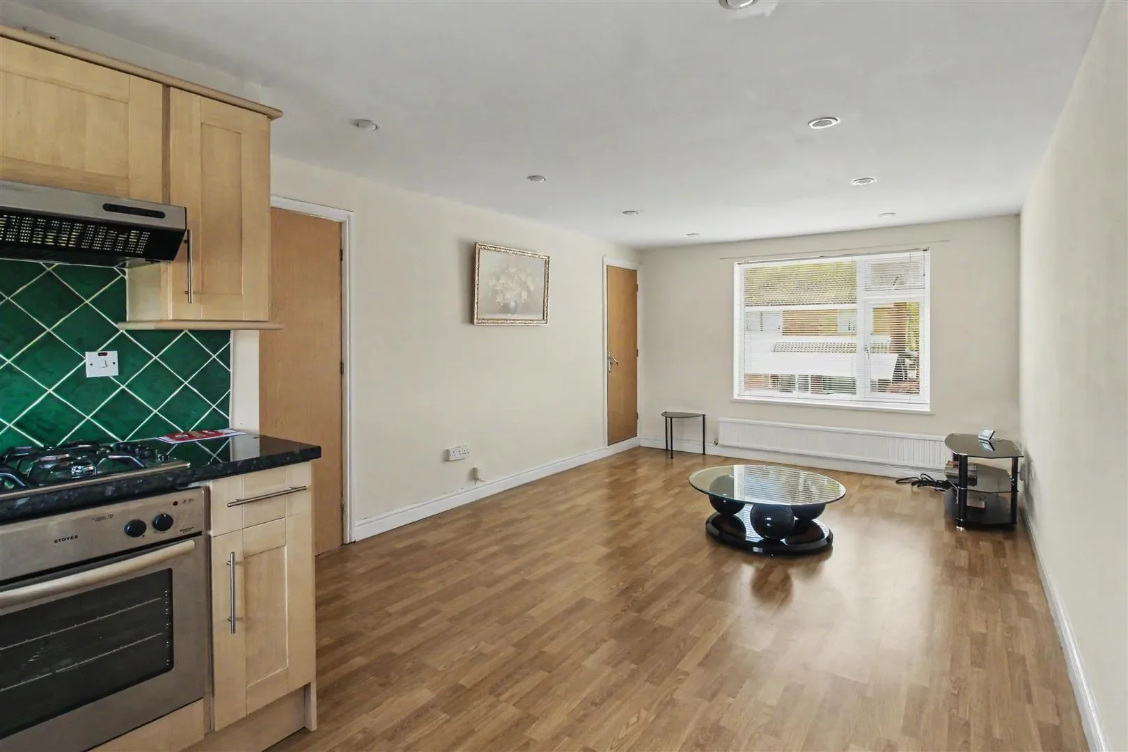 Flat Staindale Drive in Nottingham