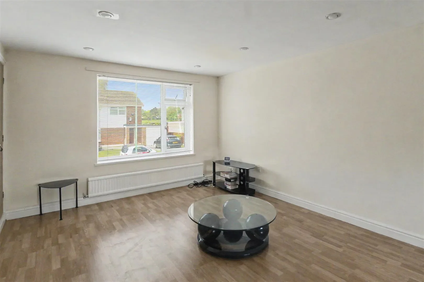 Flat Staindale Drive in Nottingham