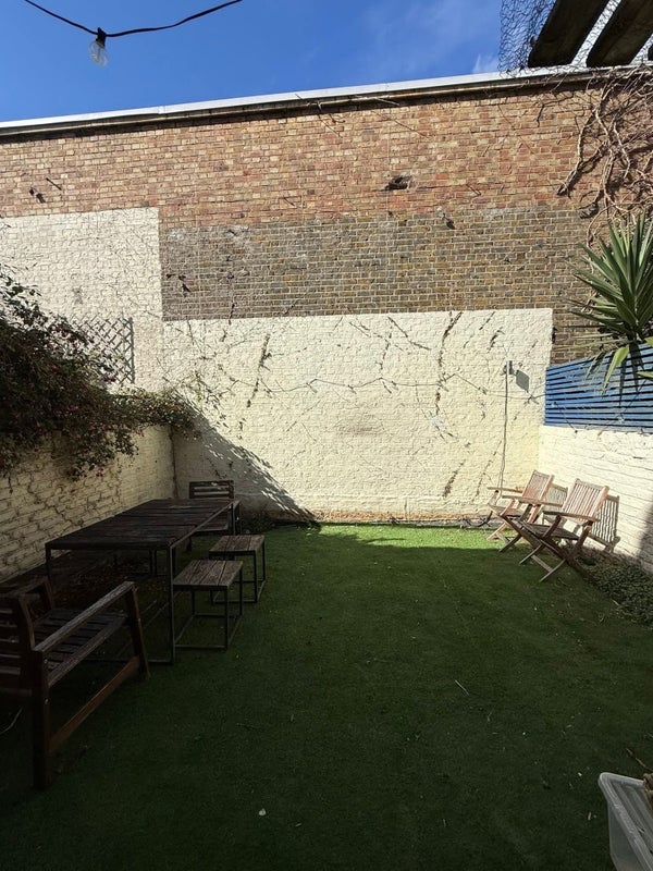 Room Clapham High Street in Greater London