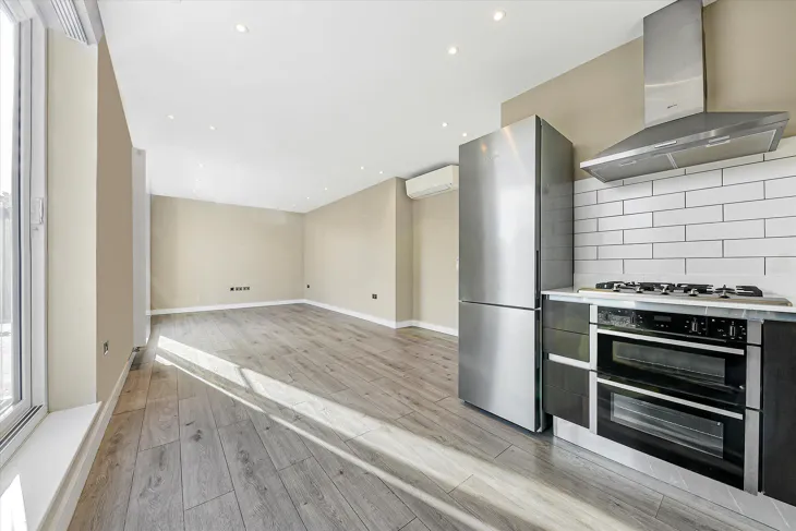 Flat The Ridgeway in Greater London
