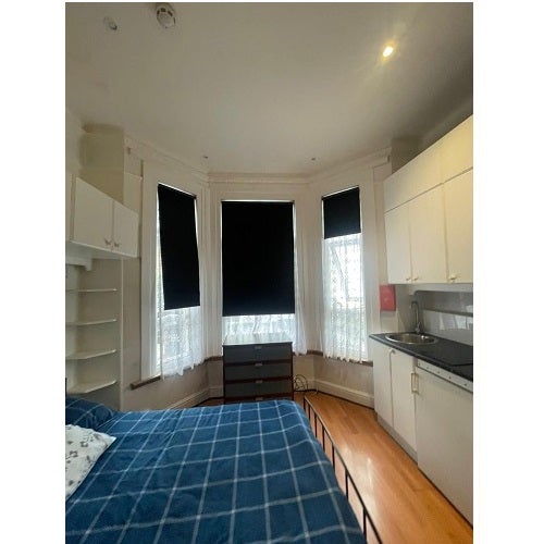 Flat Hadyn Park Road in Greater London