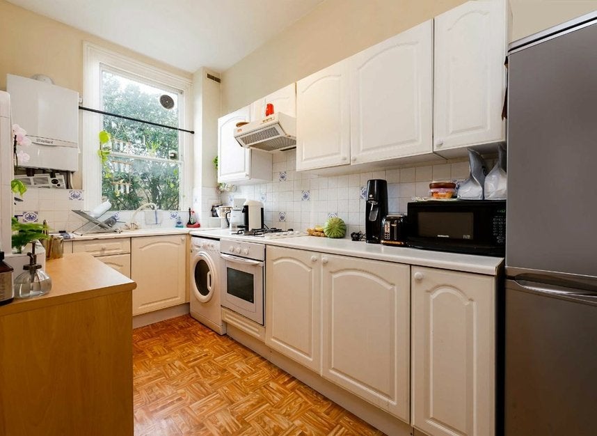 Flat Highwood Road in Greater London